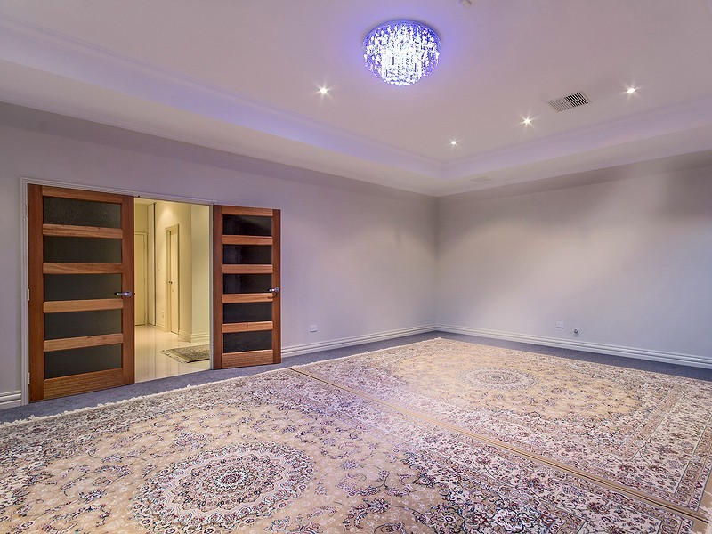 1 Carmine Close, Southern River WA 6110