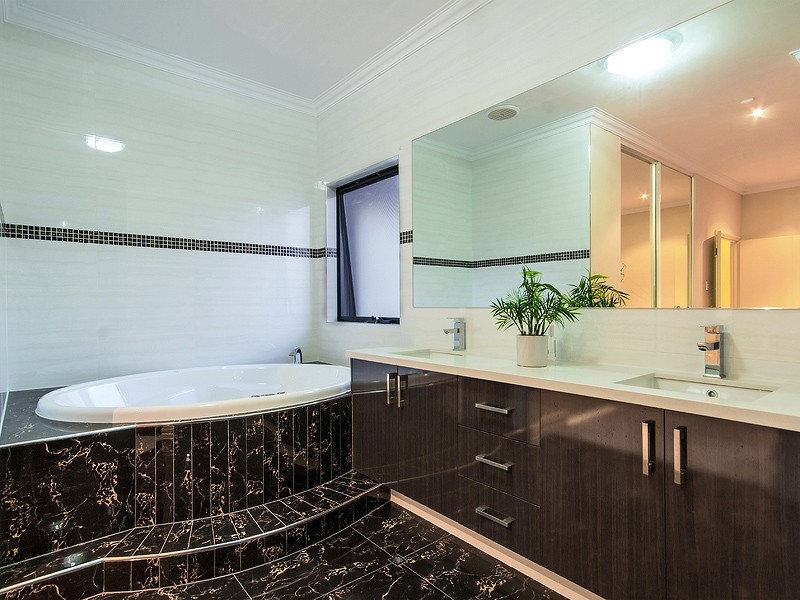1 Carmine Close, Southern River WA 6110