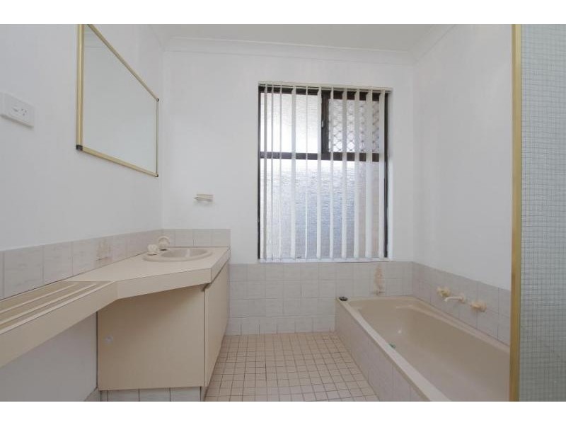 92 Brown Cr, Seville Grove WA 6112