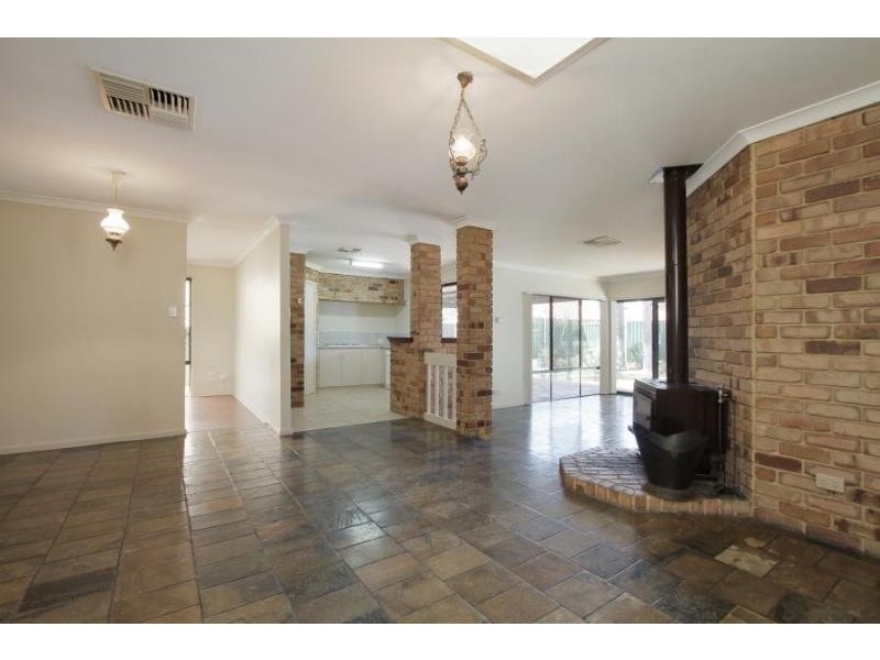 92 Brown Cr, Seville Grove WA 6112