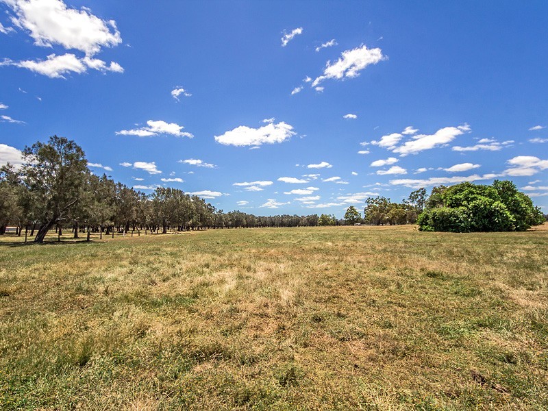 11 Lowlands Road, Mardella WA 6125