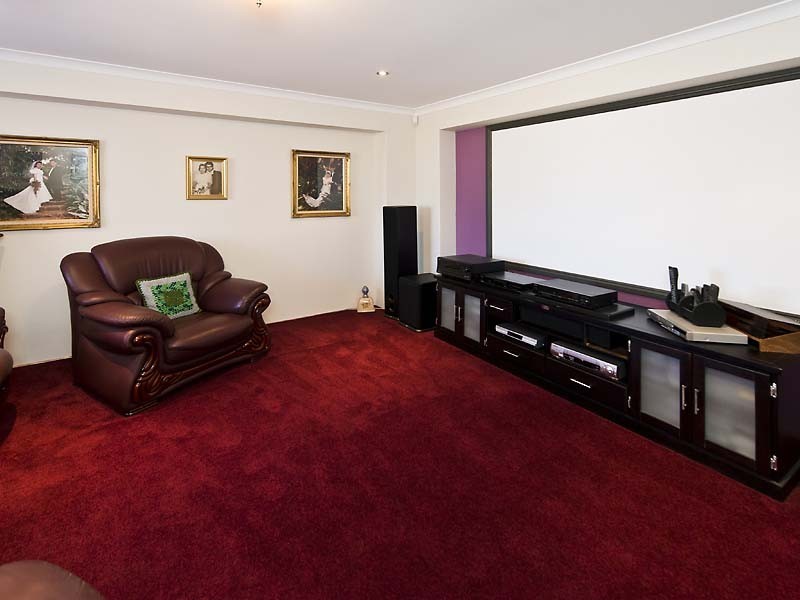 11 Hogan Place, Southern River WA 6110