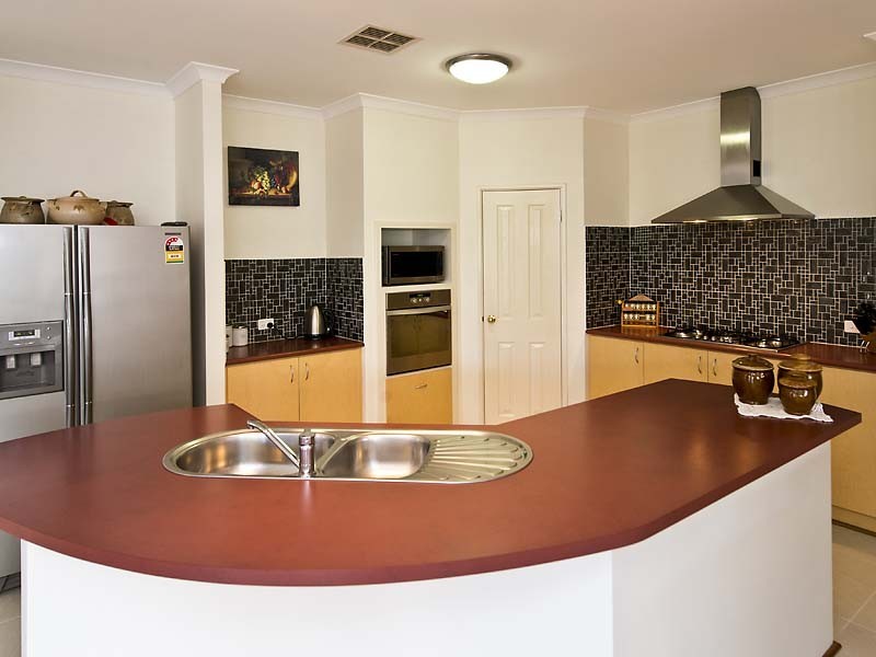 11 Hogan Place, Southern River WA 6110