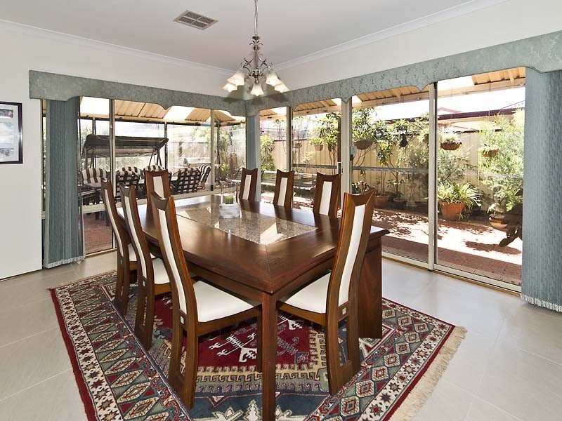 11 Hogan Place, Southern River WA 6110