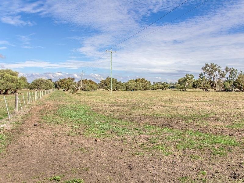 64 Manning Rd, Hopeland WA 6125
