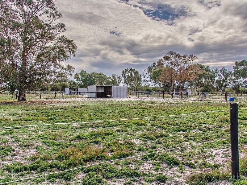64 Manning Rd, Hopeland WA 6125