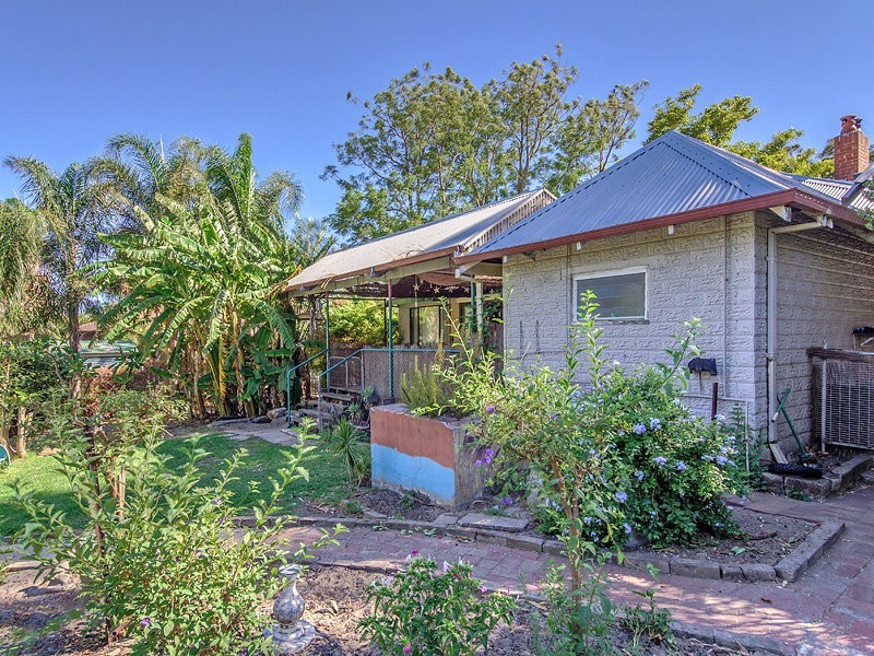 63 Connell Ave, Martin WA 6110