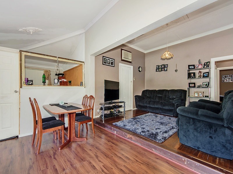 63 Connell Ave, Martin WA 6110