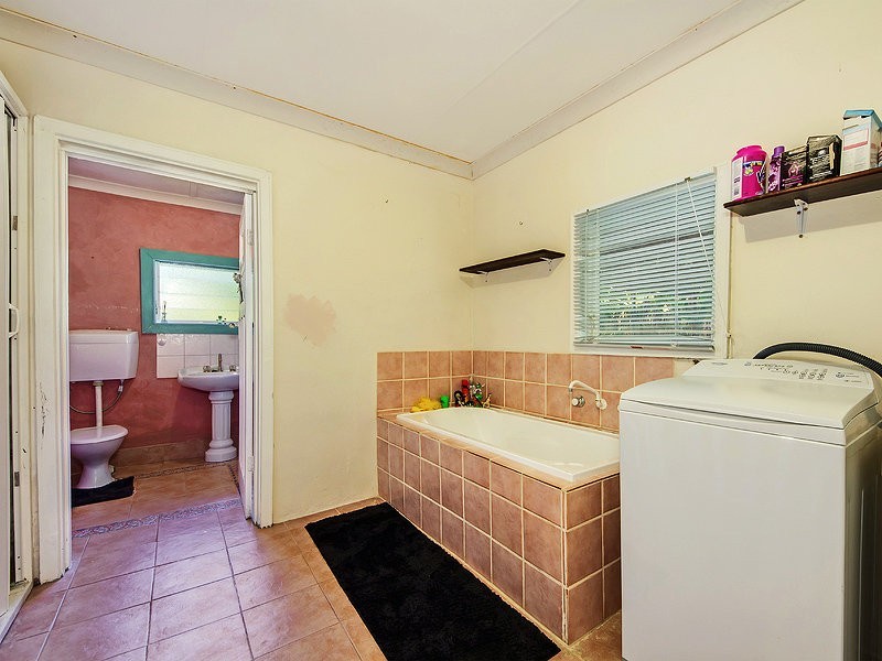 63 Connell Ave, Martin WA 6110