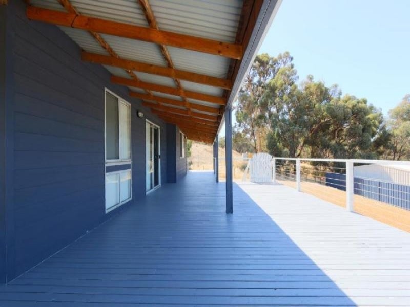 10 Dunmall Dr, Wandering WA 6308