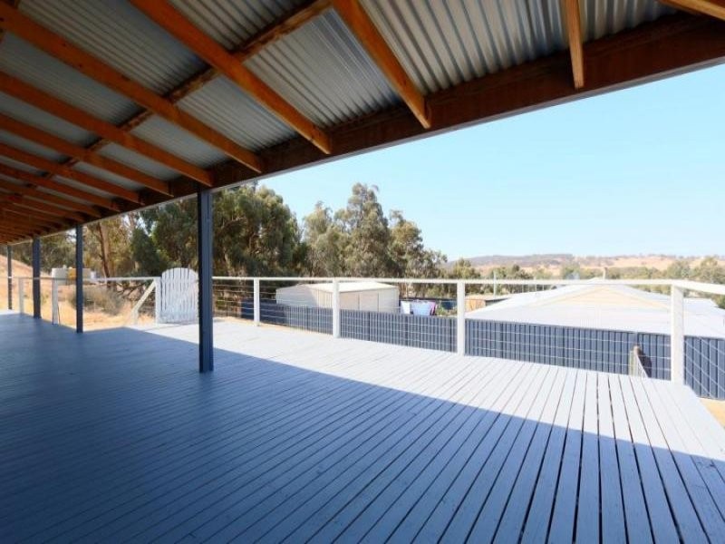 10 Dunmall Dr, Wandering WA 6308