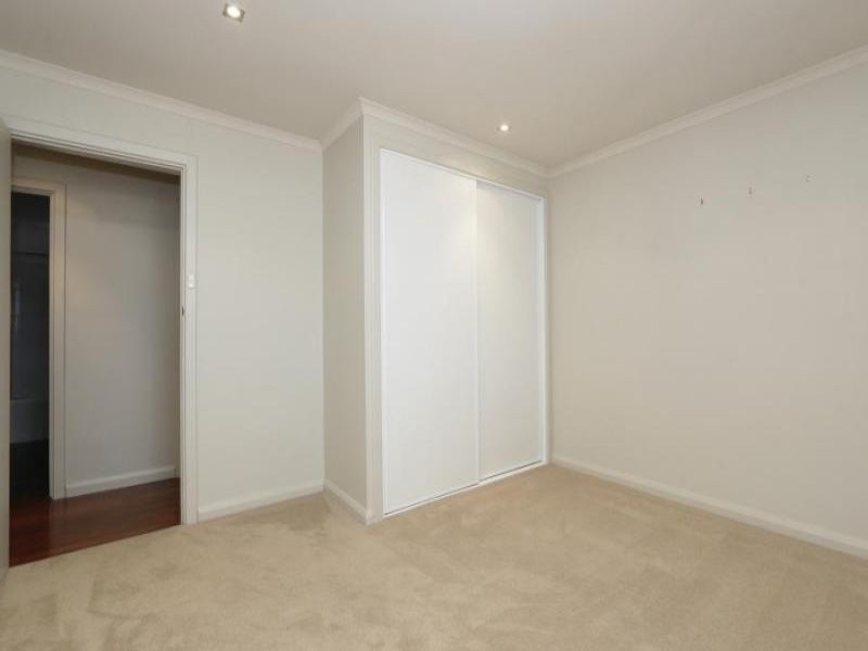 10 Dunmall Dr, Wandering WA 6308