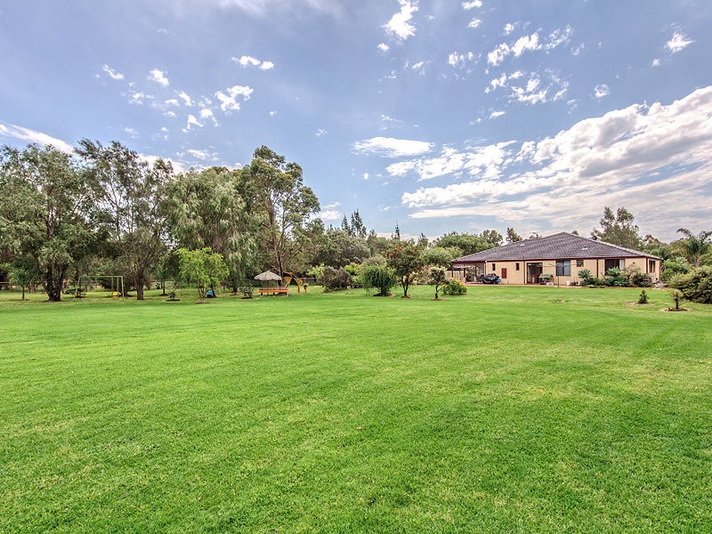 13 Egerton Drive, Serpentine WA 6125