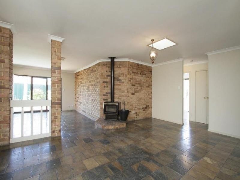 92 Brown Cr, Seville Grove WA 6112