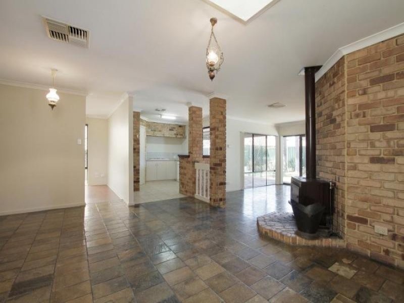 92 Brown Cr, Seville Grove WA 6112