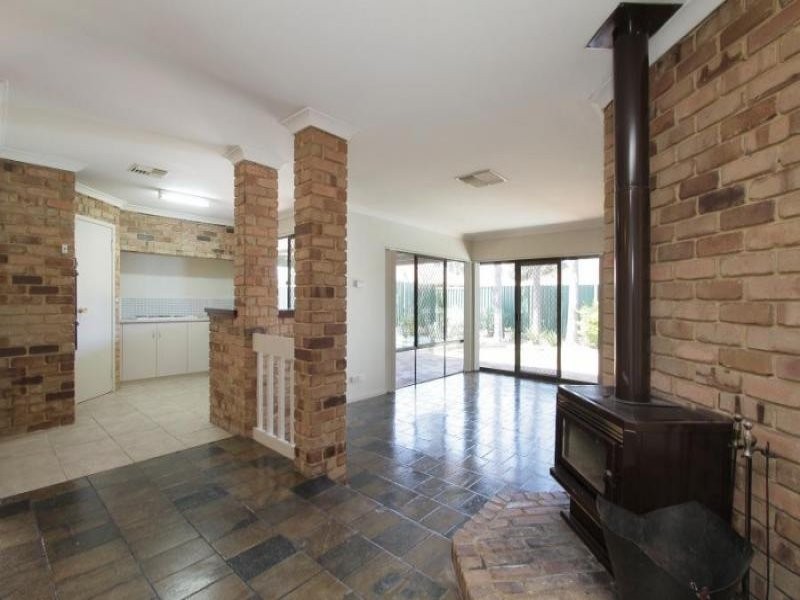 92 Brown Cr, Seville Grove WA 6112