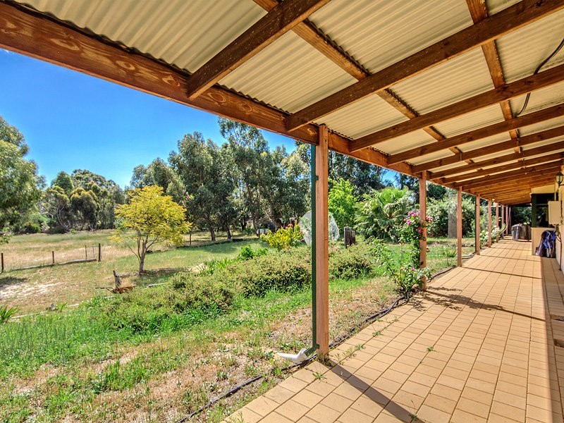 8 Scarpview Drive, Serpentine WA 6125