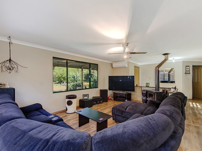 8 Scarpview Drive, Serpentine WA 6125