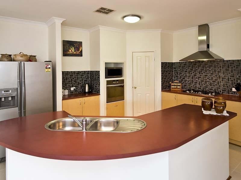 11 Hogan Place, Southern River WA 6110