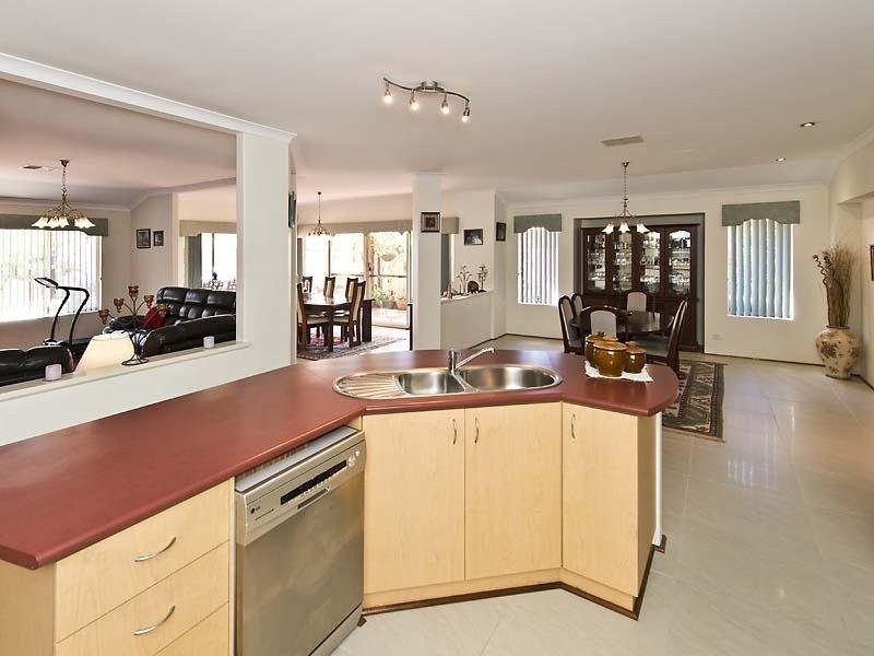 11 Hogan Place, Southern River WA 6110