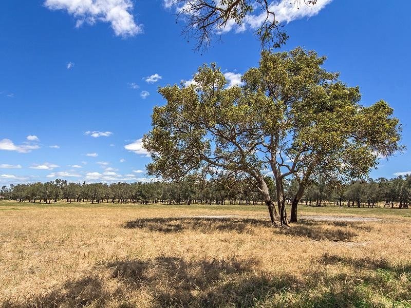 11 Lowlands Road, Mardella WA 6125