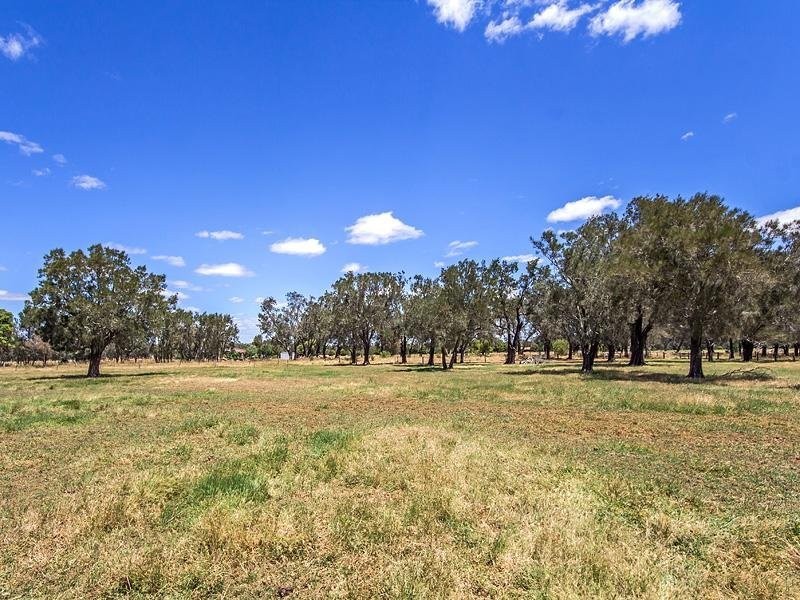 11 Lowlands Road, Mardella WA 6125