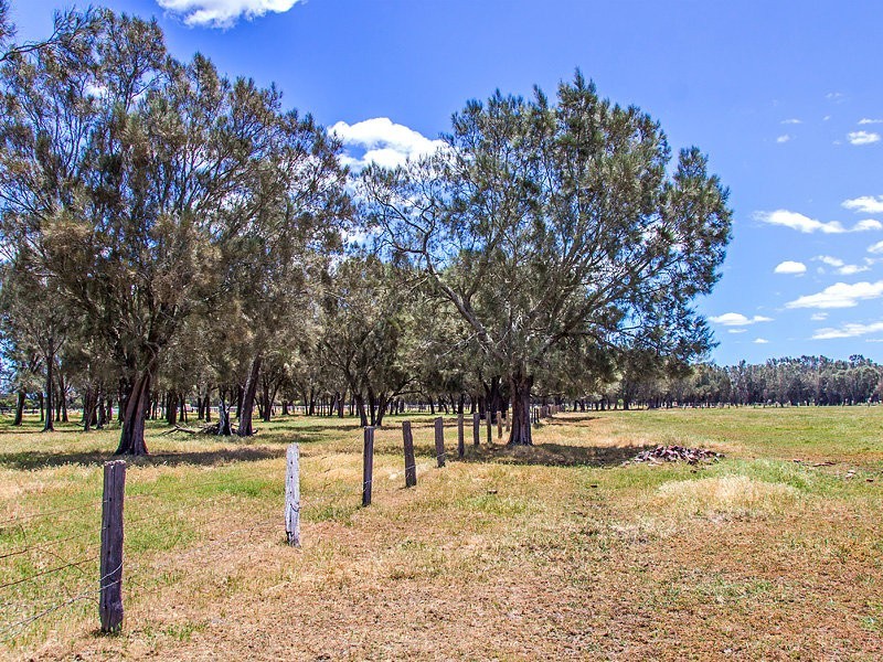 11 Lowlands Road, Mardella WA 6125