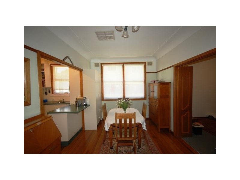 19 Phillip Avenue, Mount Austin NSW 2650