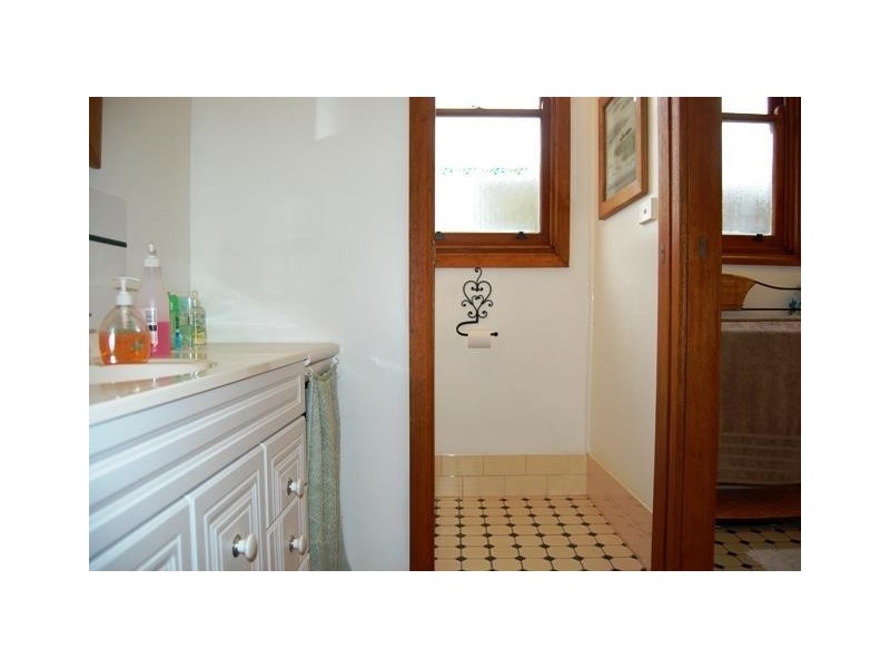 19 Phillip Avenue, Mount Austin NSW 2650