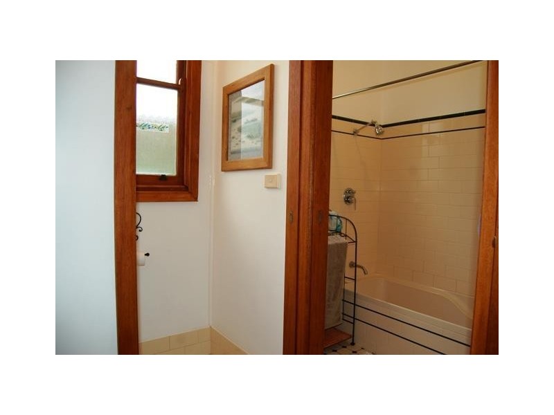 19 Phillip Avenue, Mount Austin NSW 2650