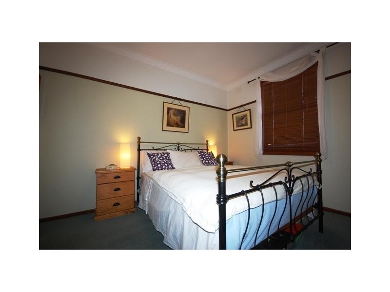 19 Phillip Avenue, Mount Austin NSW 2650