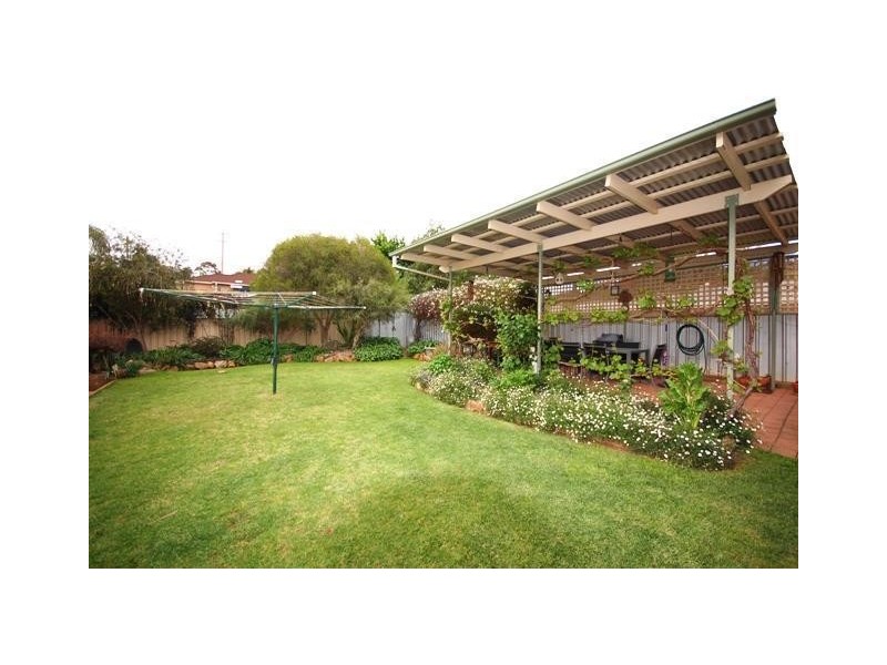 19 Phillip Avenue, Mount Austin NSW 2650
