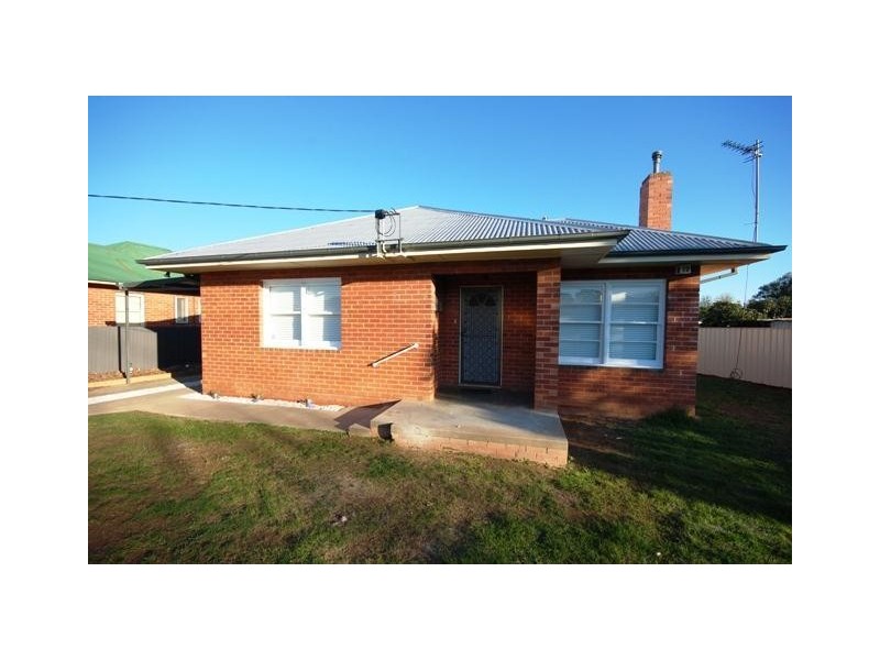 92 Fernleigh Road, Mount Austin NSW 2650