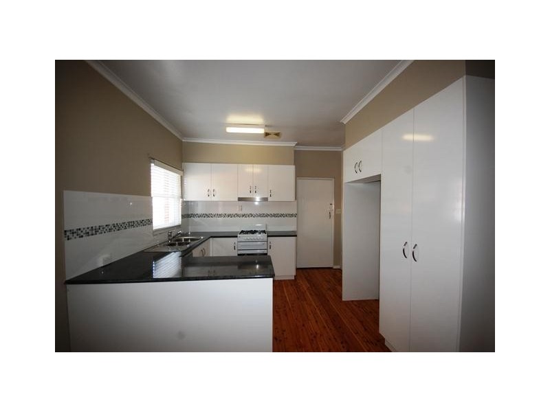 92 Fernleigh Road, Mount Austin NSW 2650