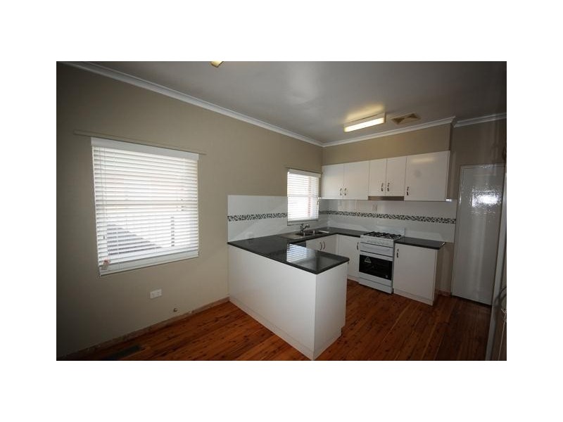 92 Fernleigh Road, Mount Austin NSW 2650