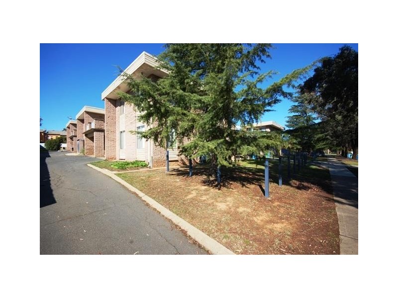 4/1a Joyes Plc, Tolland NSW 2650