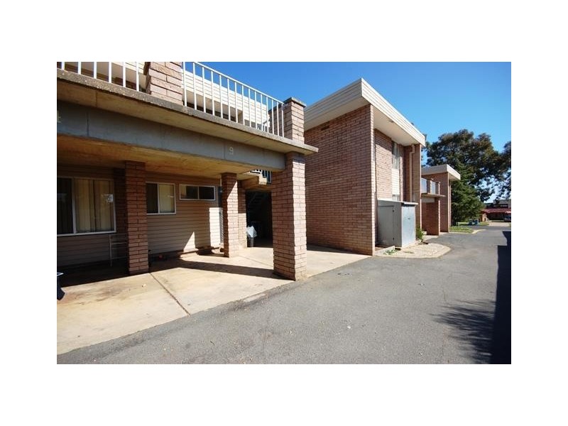 4/1a Joyes Plc, Tolland NSW 2650