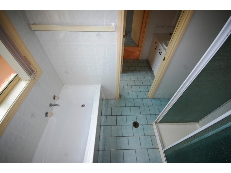 20 Kimba Dve, Glenfield Park NSW 2650