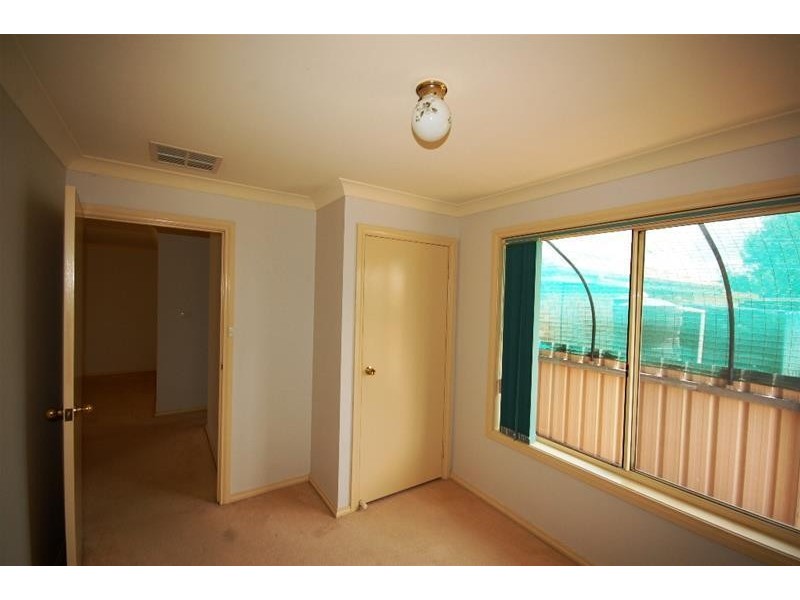 20 Kimba Dve, Glenfield Park NSW 2650
