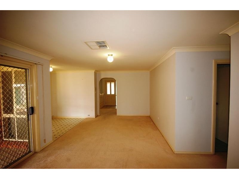 20 Kimba Dve, Glenfield Park NSW 2650