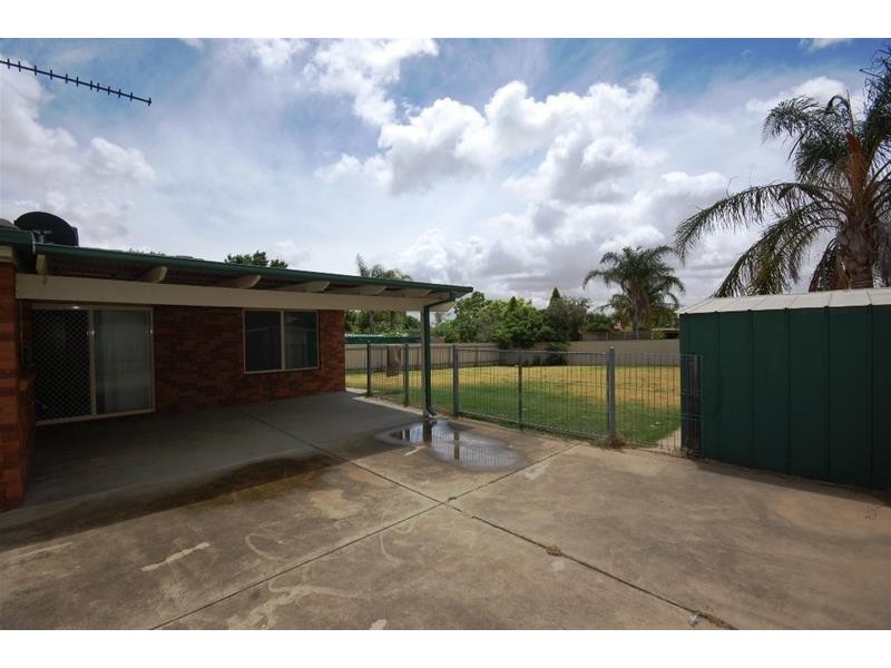 20 Kimba Dve, Glenfield Park NSW 2650