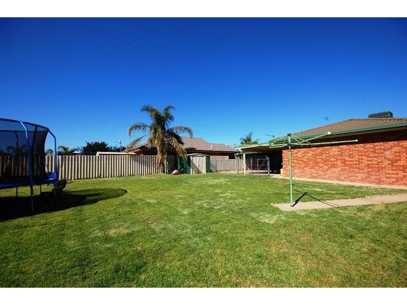 20 Kimba Dve, Glenfield Park NSW 2650