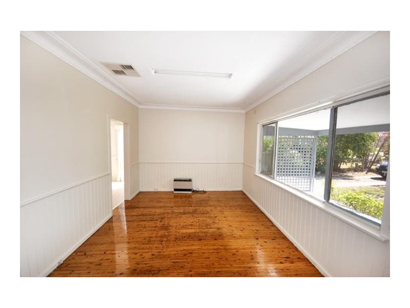 50 Tichbourne Avenue, Kooringal NSW 2650