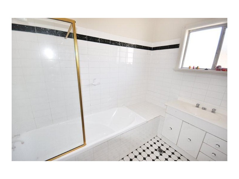50 Tichbourne Avenue, Kooringal NSW 2650