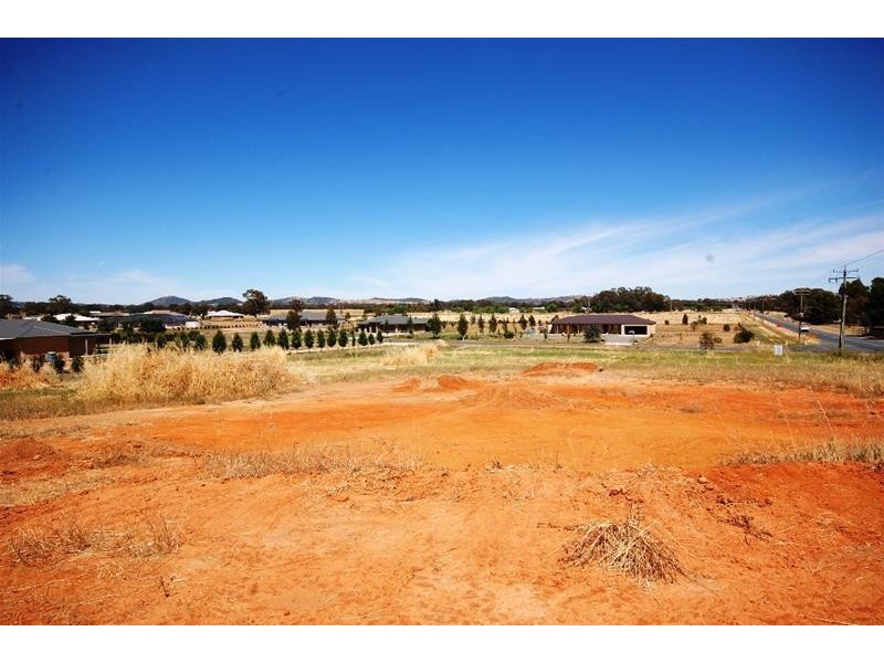 1 Olearia Place, Lake Albert NSW 2650