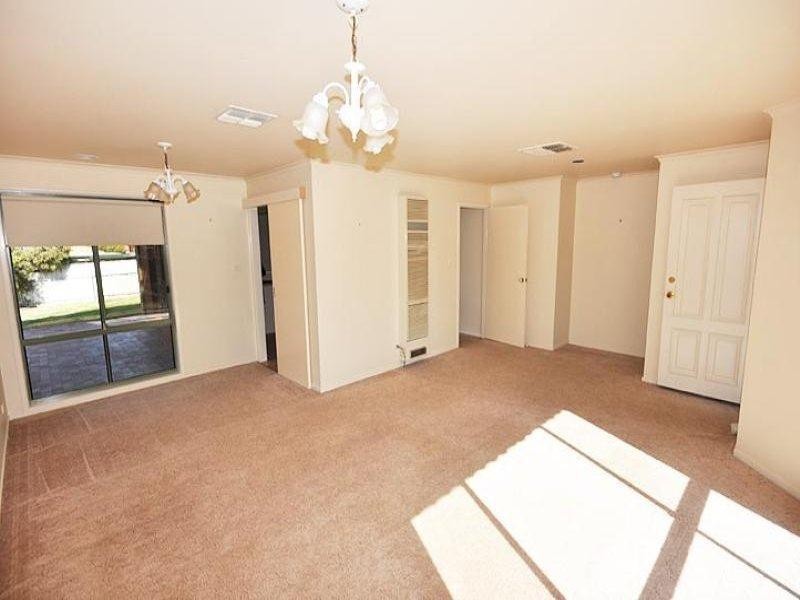 3 Minya Place, Glenfield Park NSW 2650