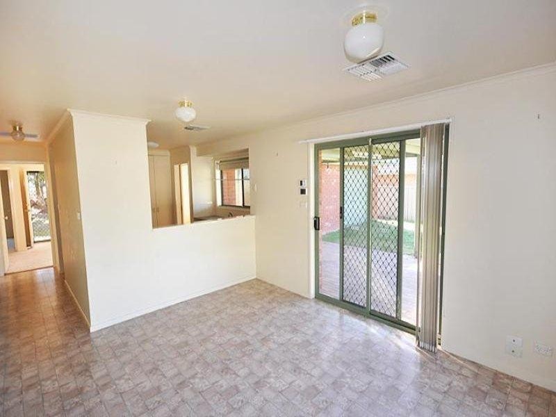 3 Minya Place, Glenfield Park NSW 2650
