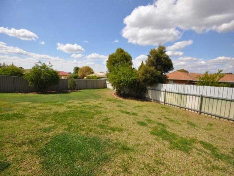 3 Minya Place, Glenfield Park NSW 2650