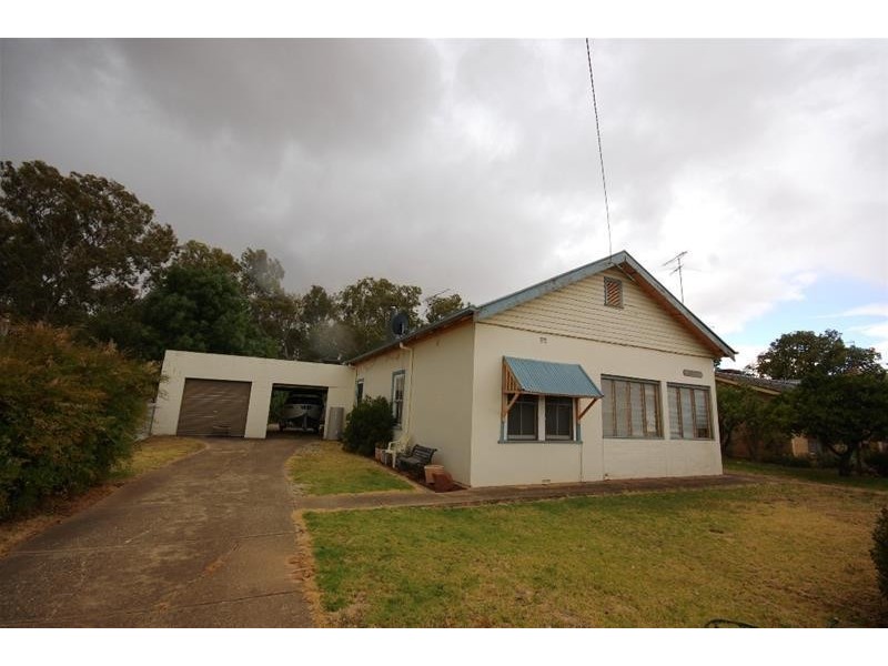 10 Norman Street, The Rock NSW 2655