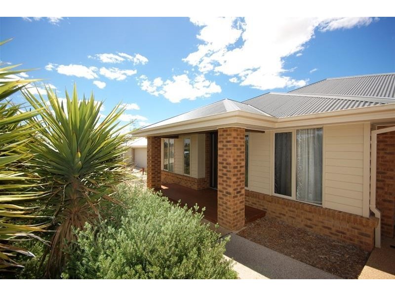 10 Hazelwood Dve, Forest Hill NSW 2651